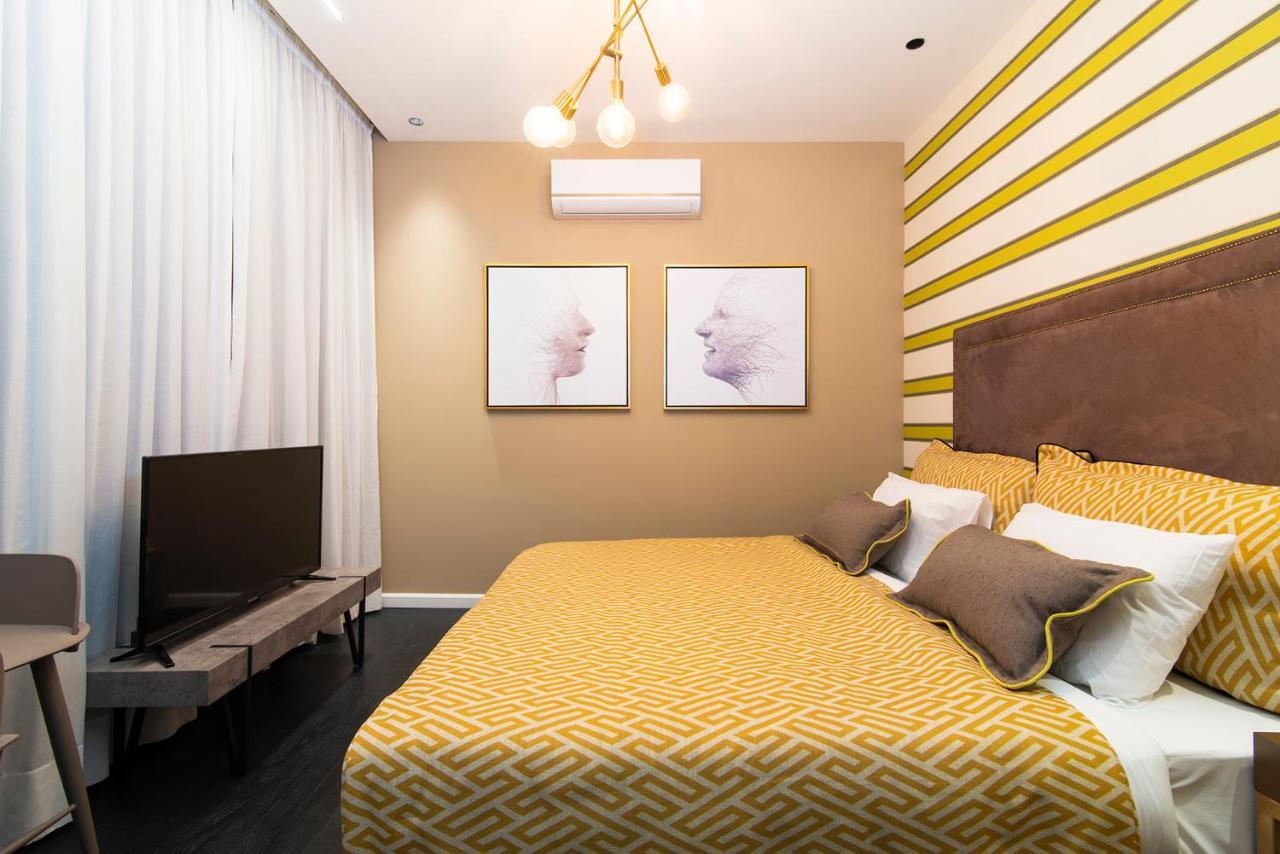 Crown Sea Apart Hotel เทลอาวีฟ ภายนอก รูปภาพ