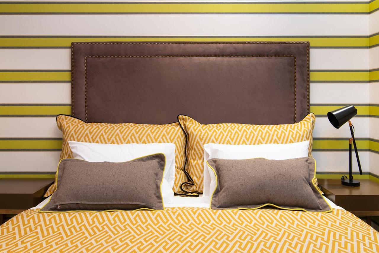 Crown Sea Apart Hotel เทลอาวีฟ ภายนอก รูปภาพ